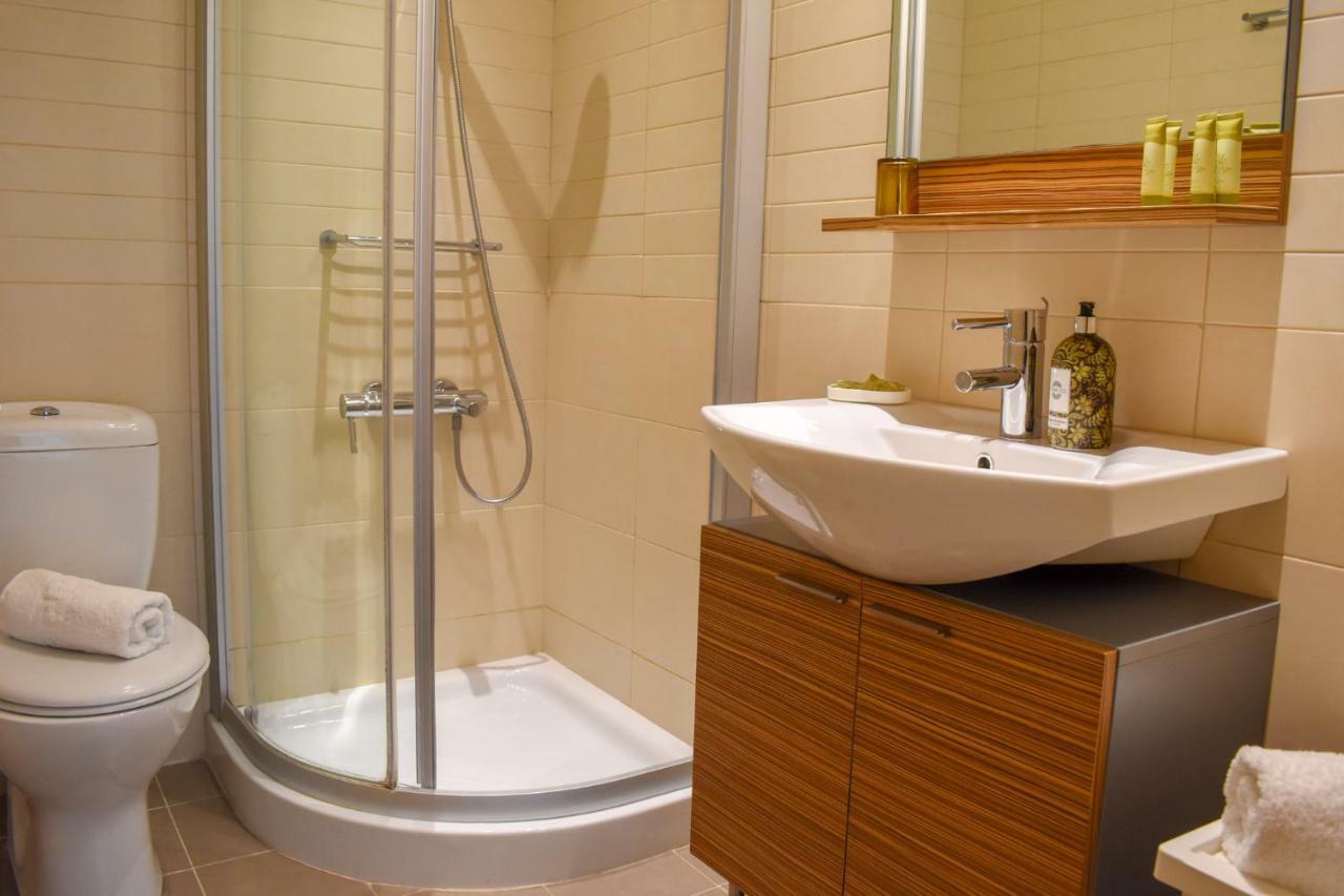 2 Apartment Avia